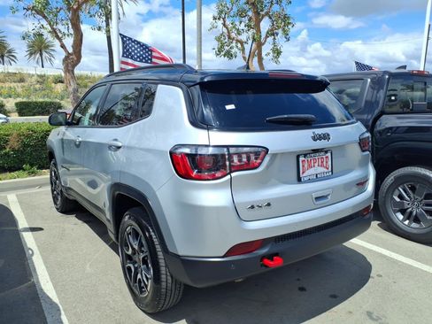 Used 2025 Jeep Compass Trailhawk AWD/4WD image 18
