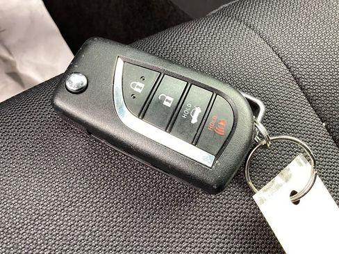 Used 2025 Toyota Corolla LE image 24