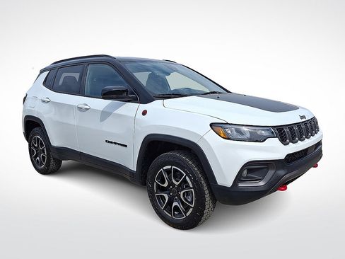 Certified 2025 Jeep Compass Trailhawk AWD/4WD image 1
