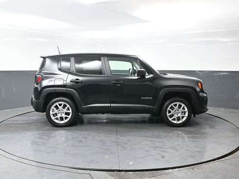 Used 2023 Jeep Renegade Latitude image 3