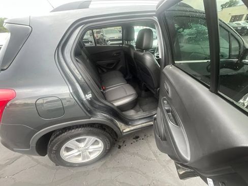 Used 2018 Chevrolet Trax LT w/ LT Convenience Package FWD image 11