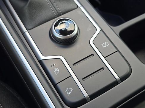 Used 2023 Kia Sorento LX FWD image 16