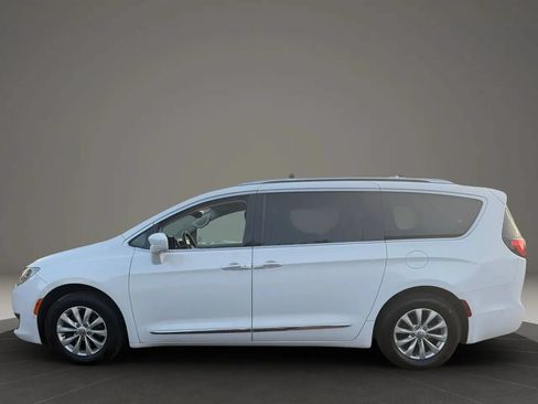 Used 2018 Chrysler Pacifica Touring-L w/ Advanced Safetytec Group FWD image 8