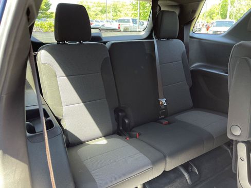 Used 2023 Chevrolet Traverse LT FWD image 40
