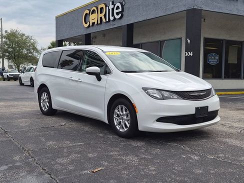 Used 2023 Chrysler Voyager LX FWD image 3