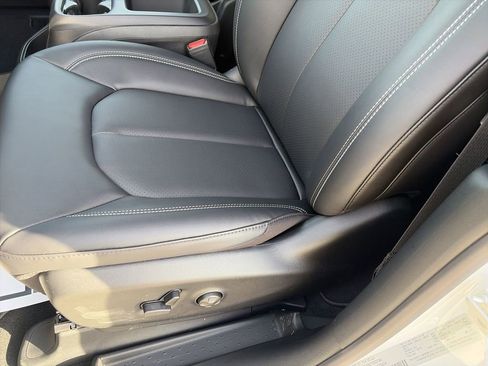 New 2026 Chrysler Pacifica Select w/ S Appearance Package image 12
