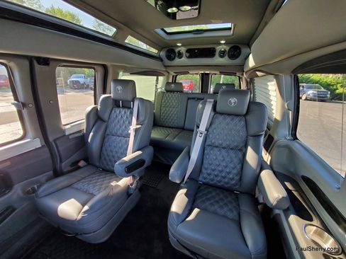 Used 2025 Chevrolet Express 2500 w/ Driver Convenience Package RWD image 2