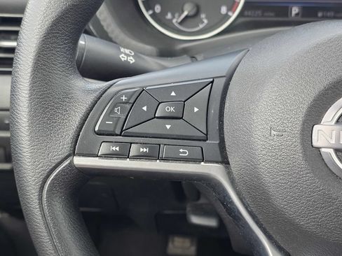 Used 2025 Nissan Sentra SV FWD image 32