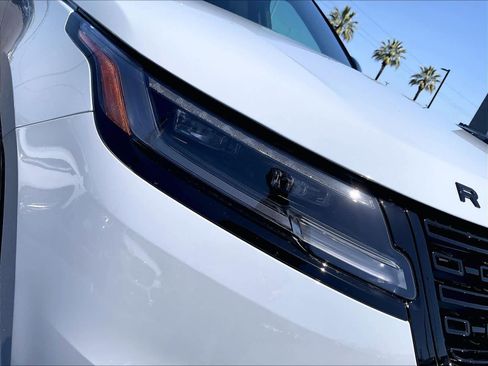 New 2026 Land Rover Range Rover Velar Dynamic SE AWD/4WD image 33