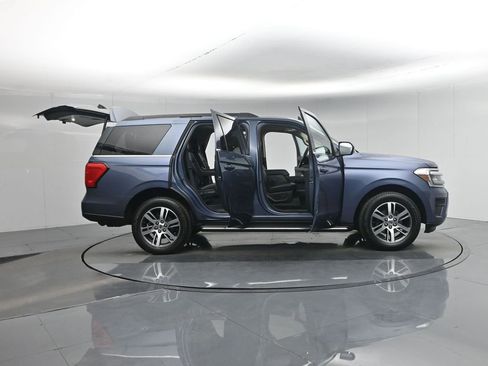Used 2023 Ford Expedition XLT image 4