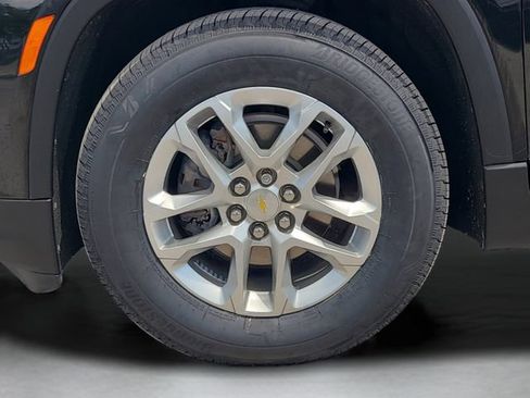 Used 2023 Chevrolet Traverse LS FWD image 32