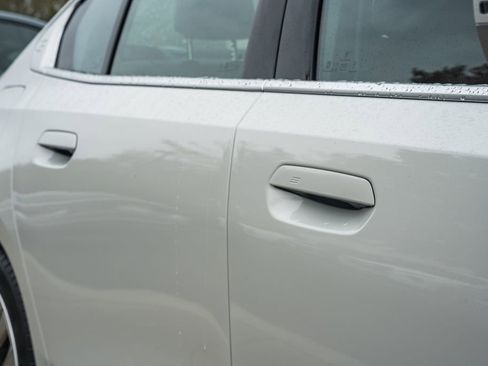 Used 2025 BMW 530i xDrive w/ Premium Package image 14