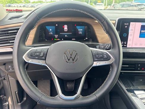 Used 2025 Volkswagen Atlas SE FWD image 21