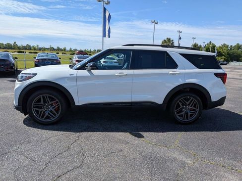 Used 2025 Ford Explorer ST-Line w/ ST-Line Street Pack AWD/4WD image 8