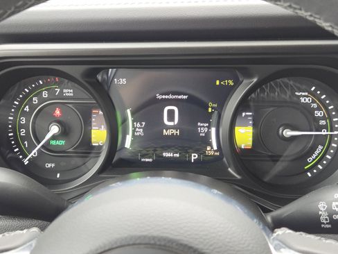 Used 2025 Jeep Wrangler Sahara image 19