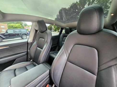 Used 2022 Tesla Model Y Long Range AWD/4WD image 39