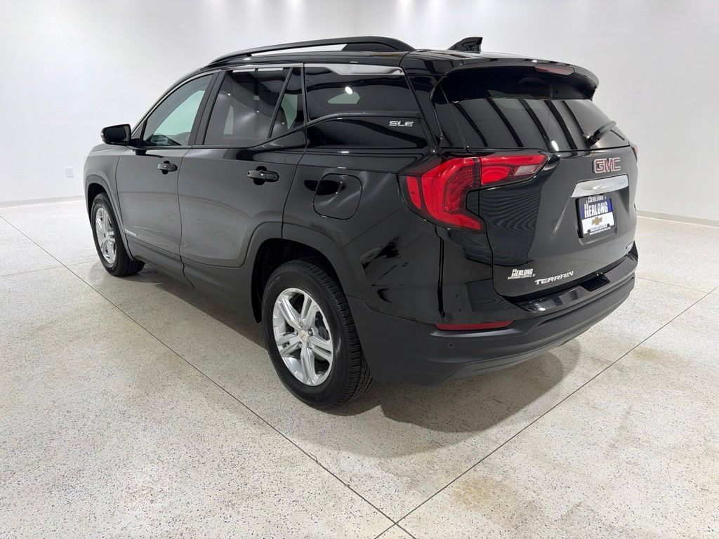 Used 2021 GMC Terrain SLE w/ Driver Convenience Package AWD/4WD image 3