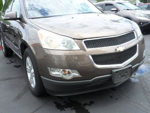 Used 2009 Chevrolet Traverse LT FWD image 5