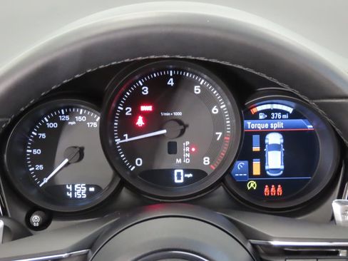 Certified 2026 Porsche Macan AWD/4WD image 16