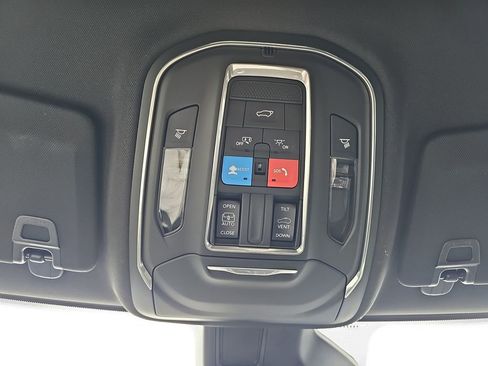 New 2025 Jeep Grand Cherokee Altitude image 28