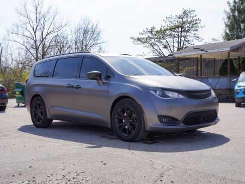 Used 2017 Chrysler Pacifica Touring-L Plus w/ Advanced Safetytec Group image 10