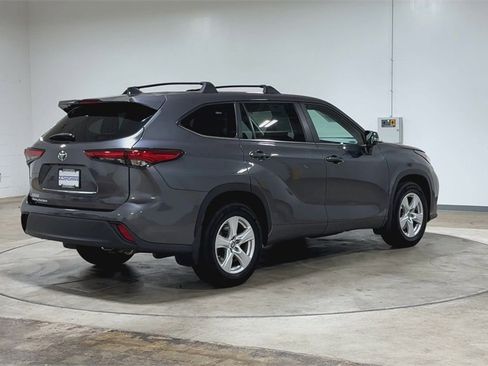 Used 2023 Toyota Highlander L image 8