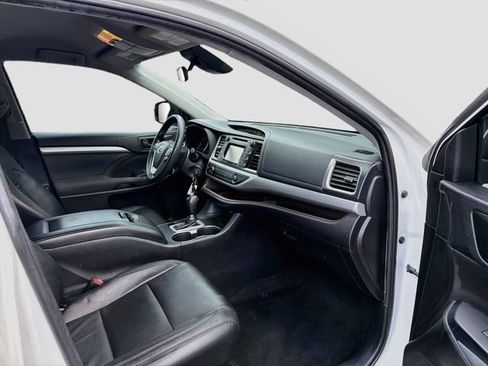 Used 2019 Toyota Highlander LE FWD image 13