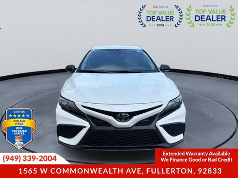 Used 2022 Toyota Camry SE FWD image 3