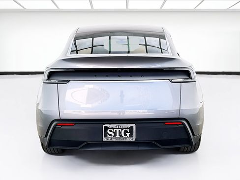 Used 2026 Tesla Model Y 2WD image 5