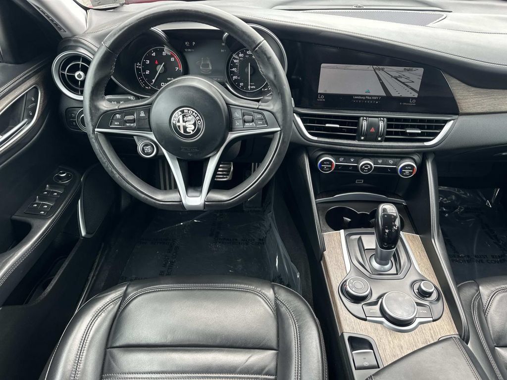 Used 2018 Alfa Romeo Giulia Ti w/ Quick Order Package 22Z Lusso RWD image 18