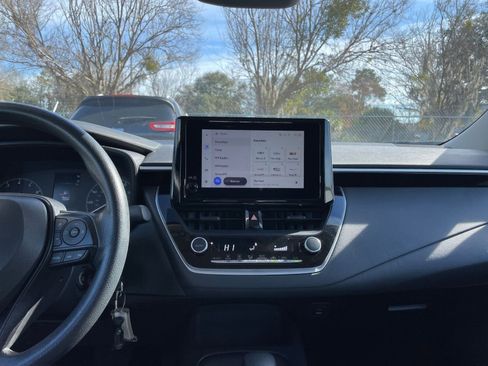 Used 2025 Toyota Corolla LE image 18