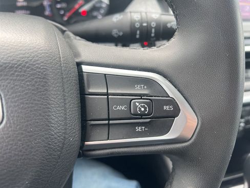 Used 2024 Jeep Compass Latitude image 17