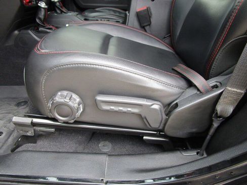 Used 2021 Jeep Wrangler Rubicon AWD/4WD image 11