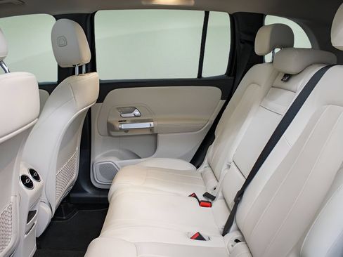 Used 2023 Mercedes-Benz GLB 250 image 21