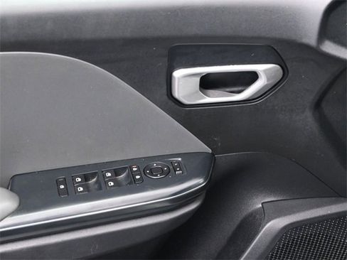 Used 2025 Kia K4 LXS image 12