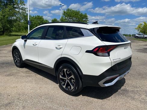 Certified 2024 Kia Sportage EX w/ EX Premium Package AWD/4WD image 4