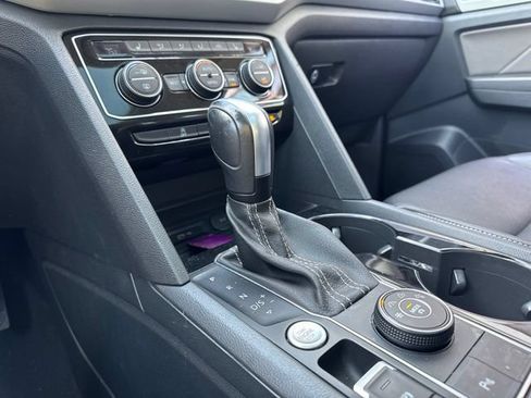 Used 2022 Volkswagen Atlas SEL AWD/4WD image 16