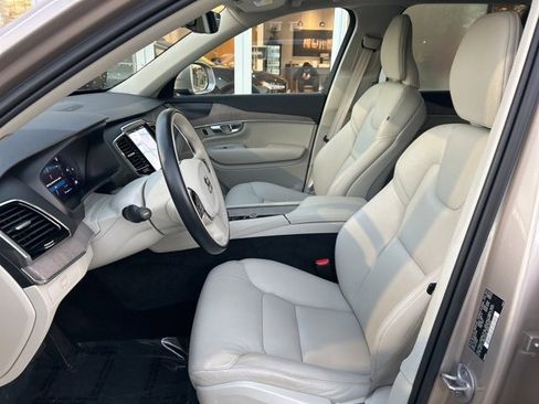 Certified 2024 Volvo XC90 B5 Plus w/ Protection Package Premier image 16