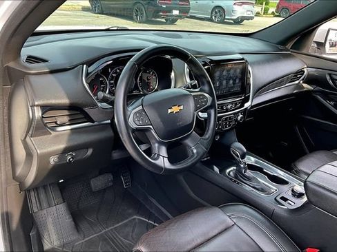 Used 2023 Chevrolet Traverse High Country FWD image 14