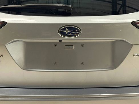 Used 2020 Subaru Outback Premium image 11