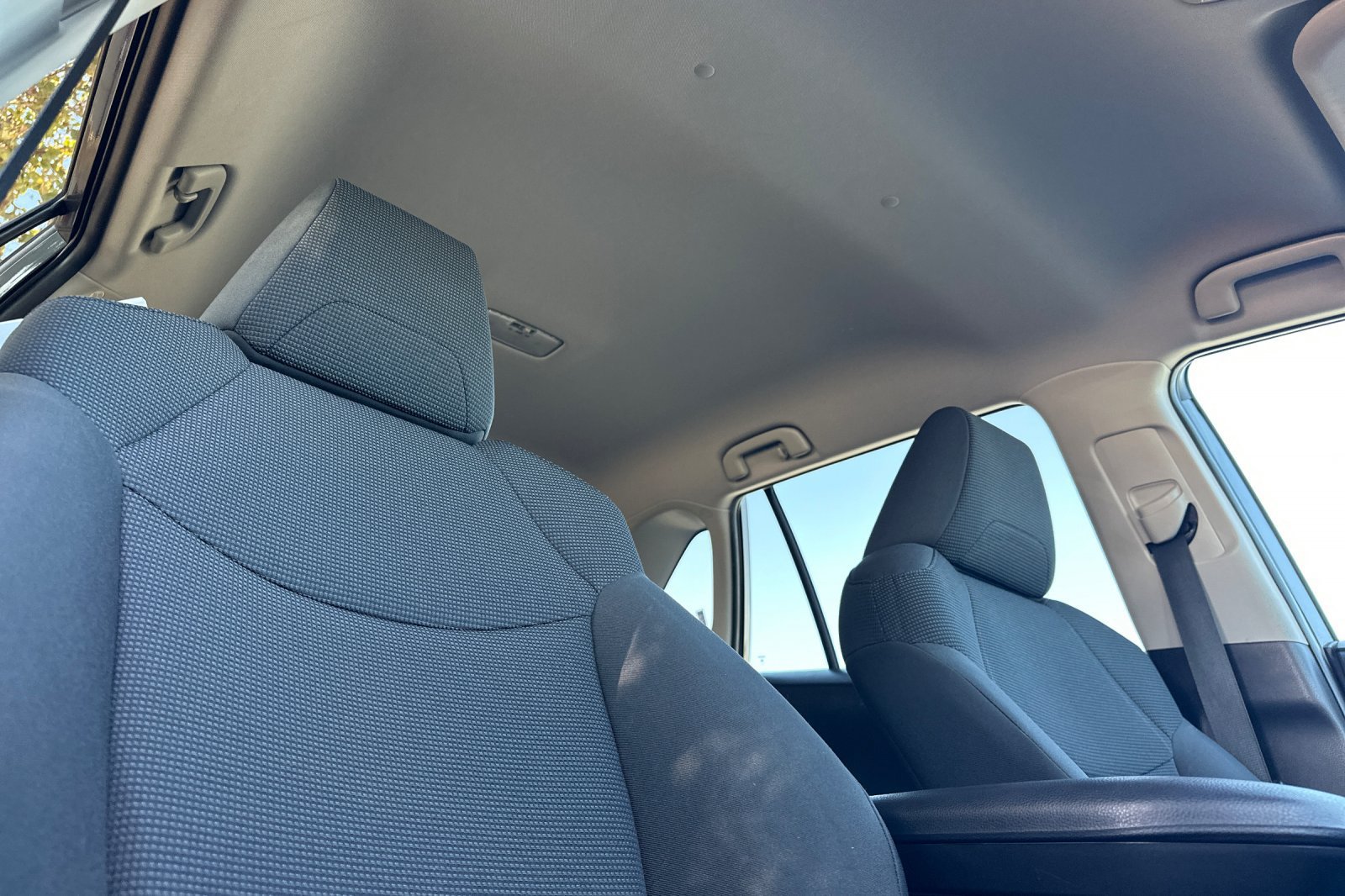 Used 2021 Toyota RAV4 LE FWD image 17