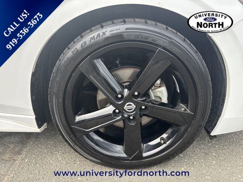 Used 2023 Nissan Sentra SR w/ SR Premium Package FWD image 9