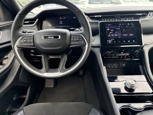 Used 2023 Jeep Grand Cherokee L Laredo AWD/4WD image 21
