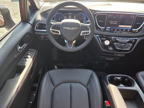 New 2026 Chrysler Pacifica Select FWD image 13