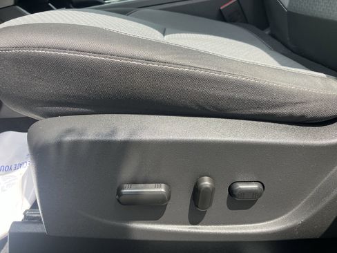 Used 2017 Ford Escape SE w/ Equipment Group 201A FWD image 19