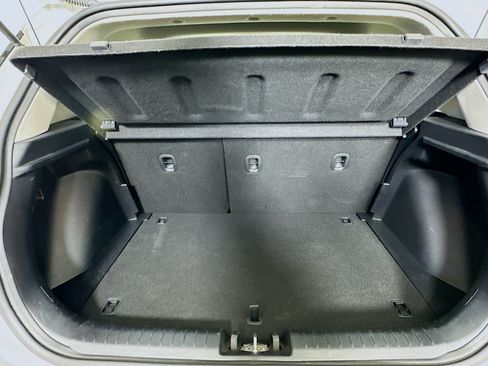 Used 2025 Hyundai Venue SEL FWD image 28
