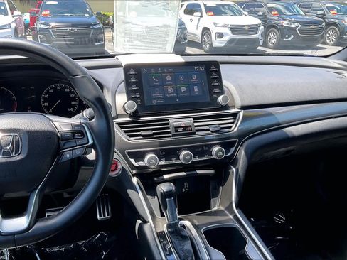 Used 2018 Honda Accord Sport image 7