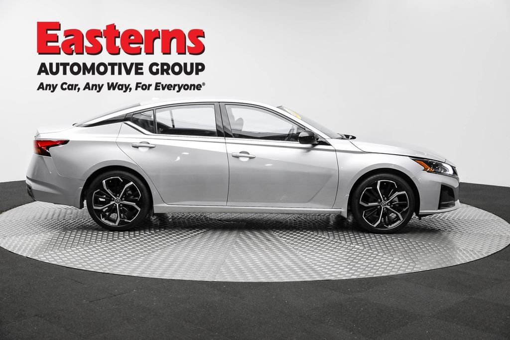 Used 2023 Nissan Altima 2.5 SR FWD image 4