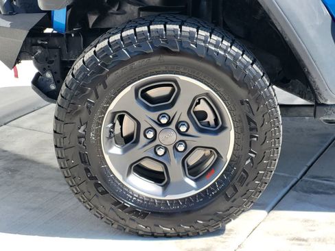 Used 2023 Jeep Gladiator Rubicon w/ Trailer Tow Package AWD/4WD image 9