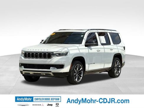 Used 2023 Jeep Wagoneer Series III w/ Premium Group I AWD/4WD image 3